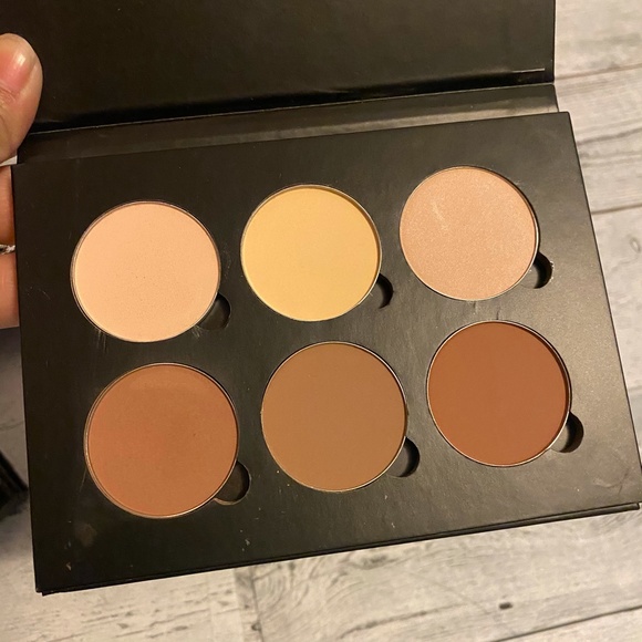 Anastasia Beverly Hills Contour kit Light-Medium - Picture 3 of 7